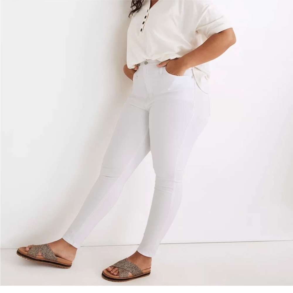 Mint condition Madewell high rise skinny jeans. Size 33